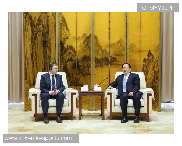 湖北省委书记王忠林亲切看望女足队员鼓励她们奋勇争先展现拼搏精神